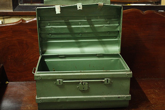 หีบเหล็กโบราณ...../444