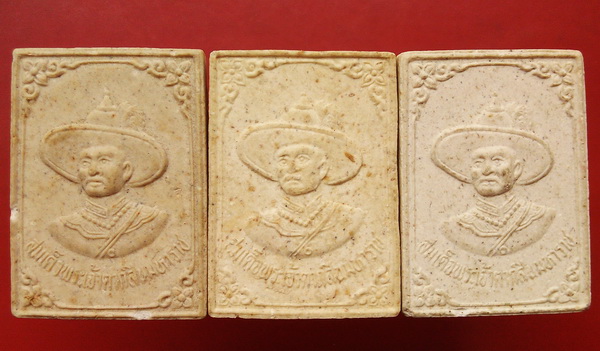 (เคาะเดียว 3 องค์).พระผงสมเด็จพระเจ้าตากสินมหาราช วัดเวฬุราชิณ ปี 2534 สภาพสวยเดิม มวลสารดี พีธีใหญ่
