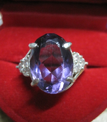 แหวนแก้วนางขวัญ