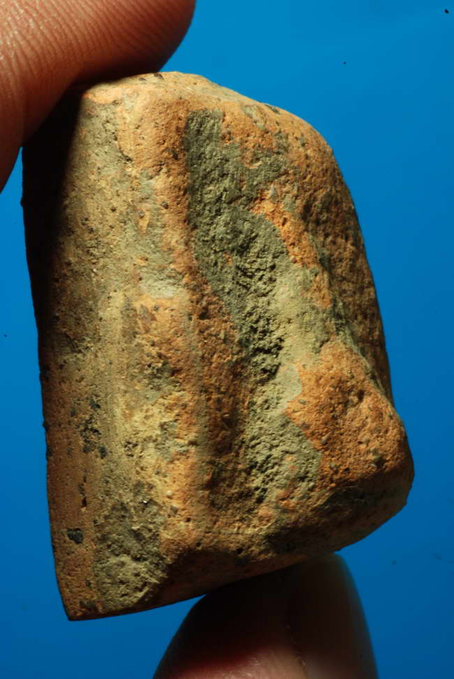 พระลือหน้ามงคล แผงตัดเดี่ยว กรุสันกู่เหล็ก ลำพูน เนื้อดิน