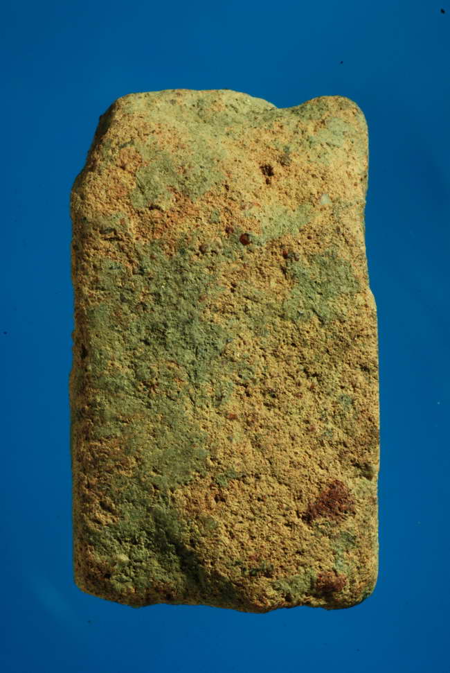 พระลือหน้ามงคล แผงตัดเดี่ยว กรุสันกู่เหล็ก ลำพูน เนื้อดิน