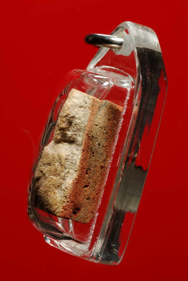 พระแผงนาดูนตัดเดี่ยว สวยๆชัดๆ กรุพระธาตุนาดูน(กรุเก่า) เนื้อดิน มหาสารคาม+เลี่ยมกันน้ำ พิมพ์เจ้าเงาะ