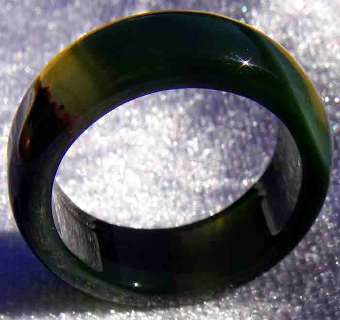 **แหวนหินหยก*** เนื้อหินสีสวยจากประเทศพม่า แหวนหินหยกสวยที่มีความเชื่อเล่าขานมาแต่โบราณของชาวจีนว่าม