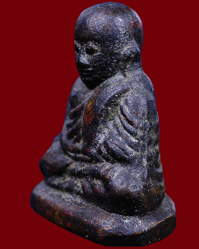 หลวงพ่อเงิน วัดบางคลาน จังหวัดพิจิตร รุ่นปืนแตก พิมพ์ไตรมาส ปี ๒๕๒๘ (๔)