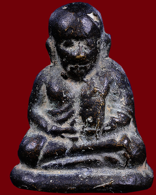 หลวงพ่อเงิน วัดบางคลาน พิมพ์นิยม หน้าแตก มีขี้ตา จังหวัดพิจิตร รุ่นปืนแตก พิมพ์ไตรมาส ปี ๒๕๒๘ (๕) 