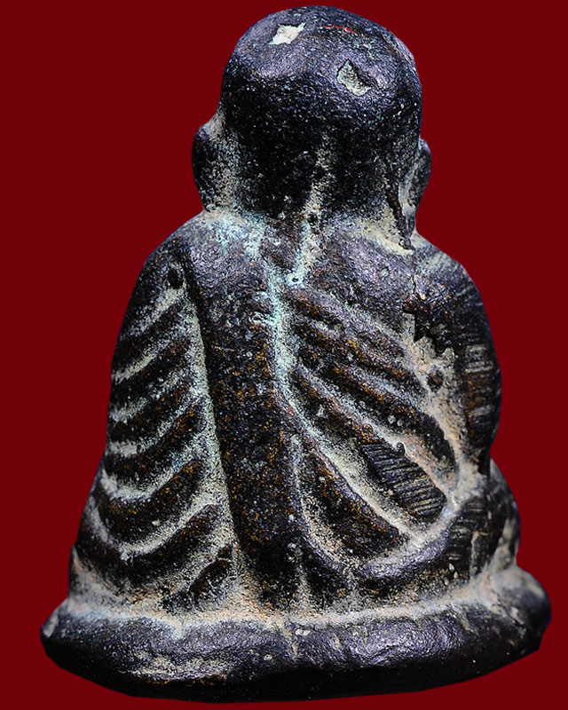 หลวงพ่อเงิน วัดบางคลาน พิมพ์นิยม หน้าแตก มีขี้ตา จังหวัดพิจิตร รุ่นปืนแตก พิมพ์ไตรมาส ปี ๒๕๒๘ (๕) 