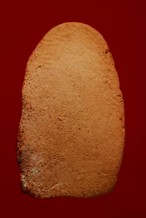 พระร่วงนั่ง ฐานบัวลูกศร กรุวัดแม่นางปลื้ม อยุธยา เนื้อดิน