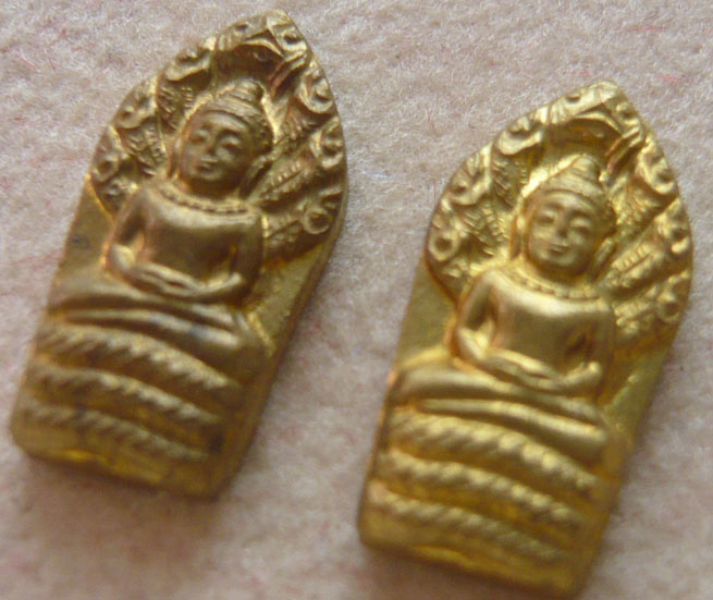 หลวงพ่่อตัด วัดชายนา จ.เพชรบุรี... พระปรกใบมะขามรุ่นแรก เนื้อทองเหลือง 2 องค์