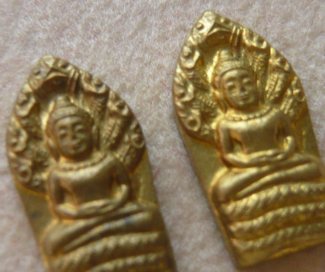 หลวงพ่่อตัด วัดชายนา จ.เพชรบุรี... พระปรกใบมะขามรุ่นแรก เนื้อทองเหลือง 2 องค์