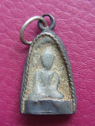 พระเนื้อชินเลี่ยมเงินโบราณ