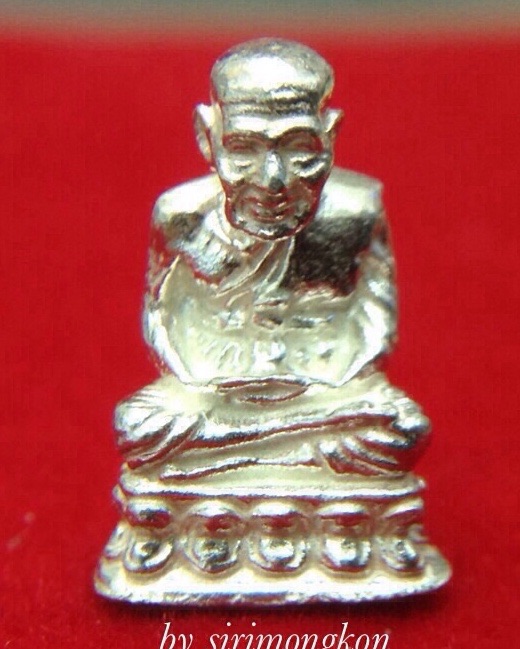 หลวงปู่ทวด พิมพ์ลอยองค์ วัดช้างให้ เนื้อเงินแท้ ขนาด 1.2 ซม. ซองเดิม