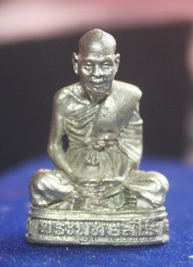 รูปหล่อหลวงปู่ชื้น วัดญาณเสน รุ่น 7 รอบสร้างปี 2534 เนื้อเงิน