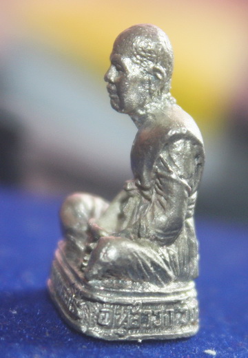 รูปหล่อหลวงปู่ชื้น วัดญาณเสน รุ่น 7 รอบสร้างปี 2534 เนื้อเงิน