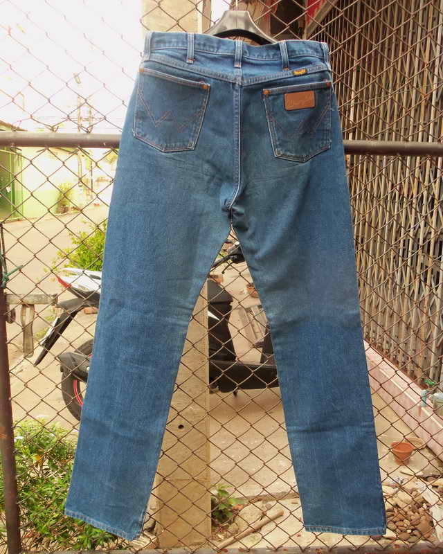 Wrangler MADE IN U.S.Aเอววัดจริง 33 นิ้ว ยาวจากเอวถึงปลายขา 44 นิ้ว