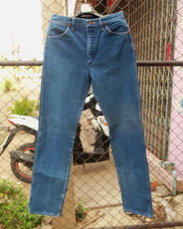 Wrangler MADE IN U.S.Aเอววัดจริง 33 นิ้ว ยาวจากเอวถึงปลายขา 44 นิ้ว