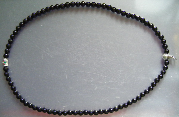 สร้อยนิล หัวขุนสแตนเลส แขวนพระหน้าหลัง เม็ดนิลขนาด 8 ม.ม. ความยาว 24 นิ้ว