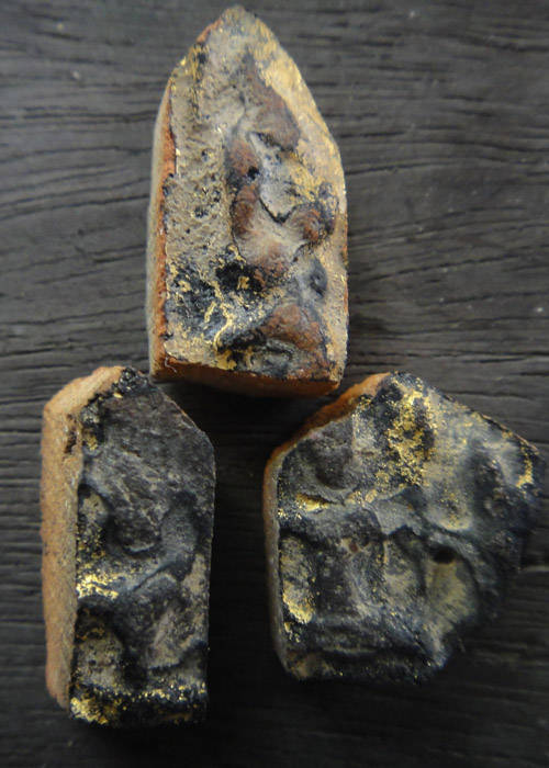 วัดใจ 200 บาทแดง พระแผงปางปาฏิหาร ตัดเดี่ยว มาทีเดียว 3 องค์ คัดสวยๆเนื้อจัดๆมาเลยครับ