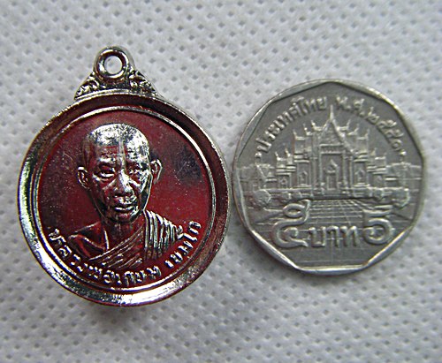 หลวงพ่อเกษม เขมโก จ.ลำปาง เหรียญกลมเล็กกะไหล่เงิน พระไตรปิฎก เคาะเดียวครับ
