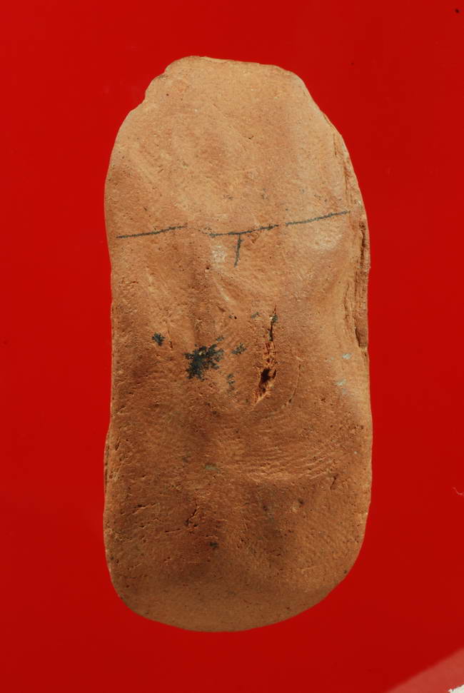 พระลีลาข้างขีด กรุวัดคู้ยาง เนื้อดิน มีรารัก