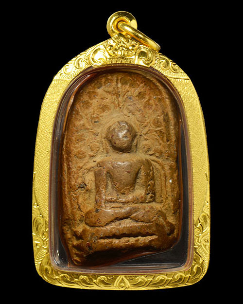 พระคง กรุเก่า จ.ลำพูน ฟอร์มตรง สภาพสวย+เลี่ยมทอง+บัตรรับรองครับ