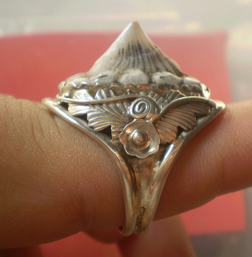 แหวนเงิน 92.5   หัวแหวนหางกระเบนน้ำลึก  เคาะเดียว 