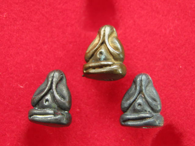 พระปิดตา กิมจ้อ หลวงปู่คำพันธ์ สวย ๆ กล่องเดิม