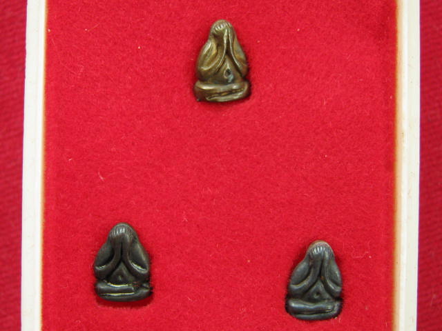 พระปิดตา กิมจ้อ หลวงปู่คำพันธ์ สวย ๆ กล่องเดิม