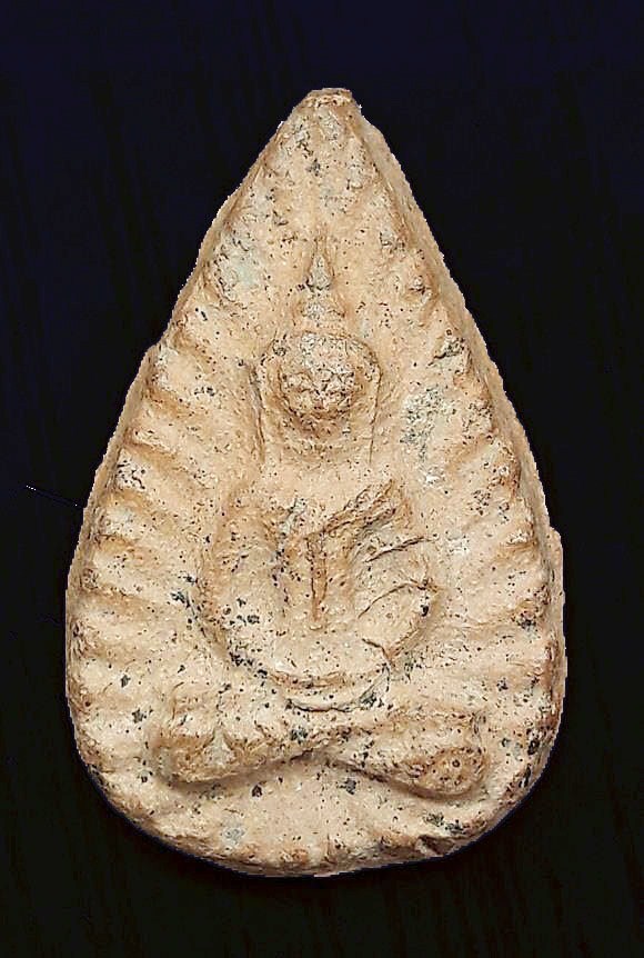 พระกลีบบัว เนื้อดิน กรุวัดลิงขบ กทม. มีหน้ามีตา หู สวยงาม