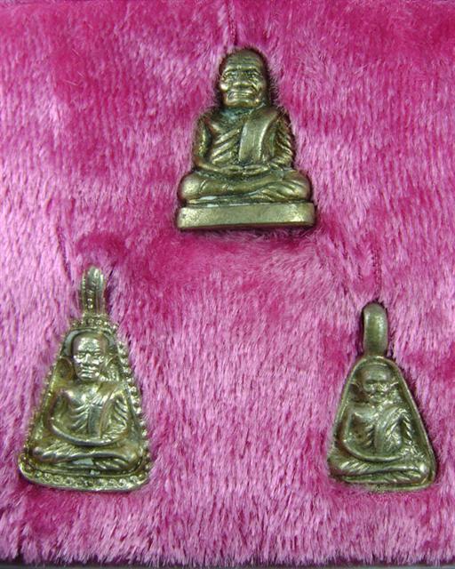 รูปหล่อหลวงพ่อเงิน รุ่นฉัตรมงคล พิมพ์หน้าแก่ ชุด3องค์