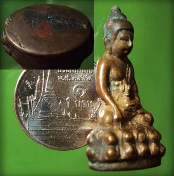 **วัดใจ**พระกริ่ง เก่าๆ เนื้อโลหะผสม ไม่ทราบที่**เนื้อสวย