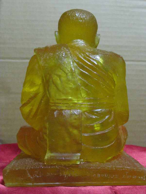 หลวงปู่ทวด เนื้อเรซิ่น สีเหลืองใส 5 นิ้ว พ่อท่านเขียว วัดห้วยเงาะปลุกเสก เลข 56