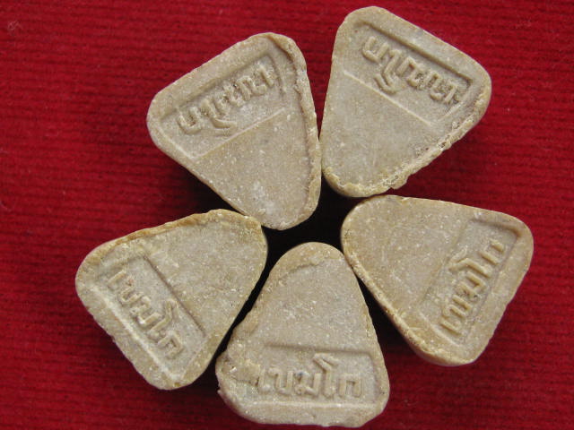 พระปิดตามหาลาภเขมโก "ปิดตาฟ้าลั่น" 5 องค์ ปี17