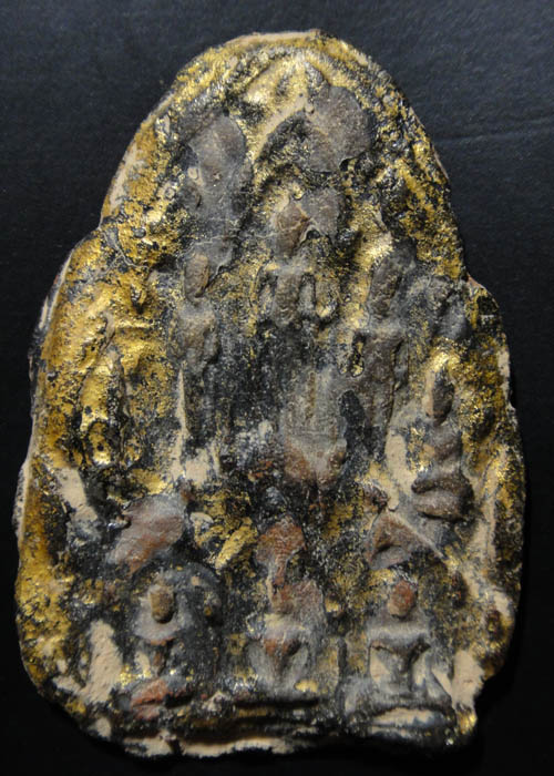 จัดมาให้อีกองค์ พระแผงปางปาฏิหาร เนื้อดิน ลงรัดปิดทองเดิม (แบบเต็มแผง) สวยมากๆครับ เคาะเดียวแดงเลย