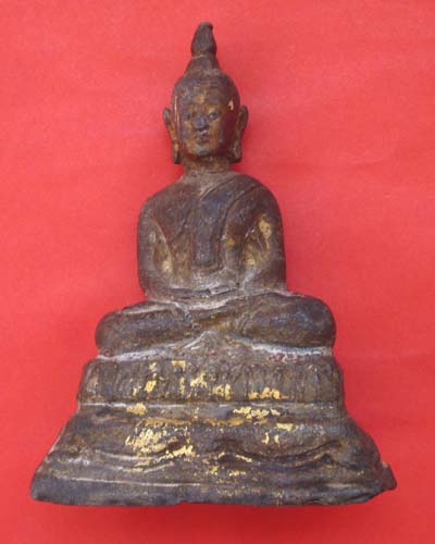 ด่วนๆๆเคาะเดียว แดงงง พระรัตนะยุคเสาชิงช้า จีวรเรียบเนื้อตะกั่ว หน้าตัก 3 นิ้ว สูง 4,5 นิ้ว 