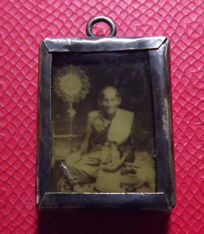 รูปเก่าหลวงปุ่ศุข วัดปากคลองมะขามเฒ่า จ.ชัยนาท เลี่ยมเงินโบราณ