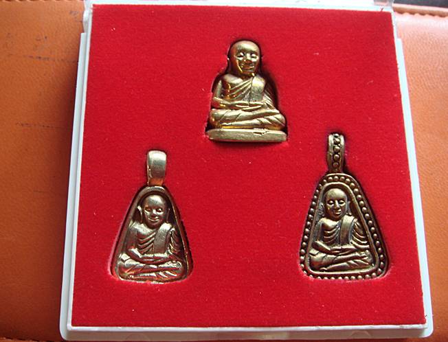 หลวงพ่อเงิน วัดบางคลาน จ.พิจิตร ปี 2545 พิธีมหาพุทธาภิเษก ชุด 3 องค์