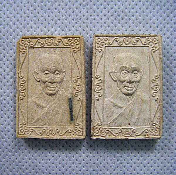 ๓องค์หลวงพ่อเกษม เขมโก พระผงตามภาพราคาเบาๆเคาะเดียวครับ