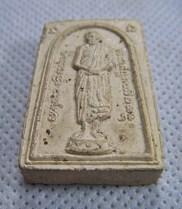 ๓องค์หลวงพ่อเกษม เขมโก พระผงตามภาพราคาเบาๆเคาะเดียวครับ