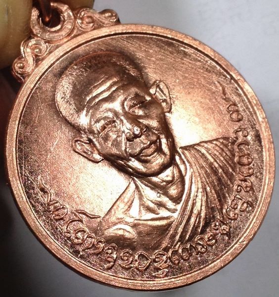 เหรียญกลมใหญ่หลวงพ่อเกษม เขมโก ปี18 คณะศิษย์ชัยนาทสร้าง สวยเดิมๆครับ เคาะเดียว