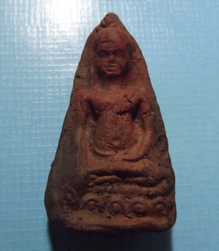 พระหูยาน เนื้อดิน กรุวัดพระศรี จ.ลพบุรี