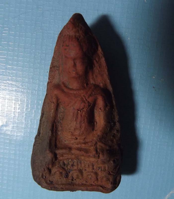 พระหูยาน เนื้อดิน กรุวัดพระศรี จ.ลพบุรี