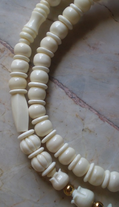 สร้อยกระดูก  ห่วงกลางหัวช้างทรงเครื่อง  เคาะเดียว 