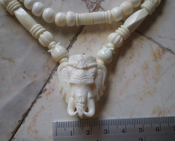 สร้อยกระดูก  ห่วงกลางหัวช้างทรงเครื่อง  เคาะเดียว 