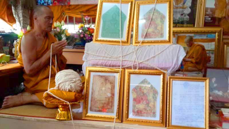 พระขุนแผนเศรษฐีพันล้าน หลังแบบ รุ่นแรก เนื้อเขียว ปลุกเสกโดย หลวงพ่อทอง วัดพระพุธทบาทเขายายหอม