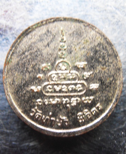 เหรียญกลมเล็กหลวงพ่อเงิน ออกวัดท่าบัวปี15กะไหล่เงินสวยๆเก่าๆครับ