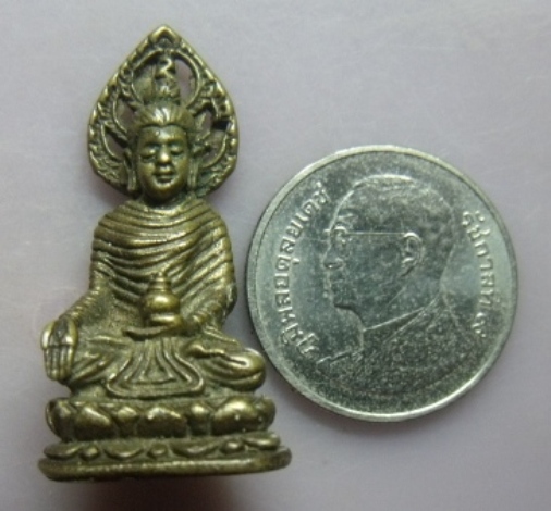 **วัดใจ**รูปหล่อพิมพ์พระพุทธประทานพร เนื้อโลหะผสม สวย ไม่ทราบที่**เชิญชมครับ