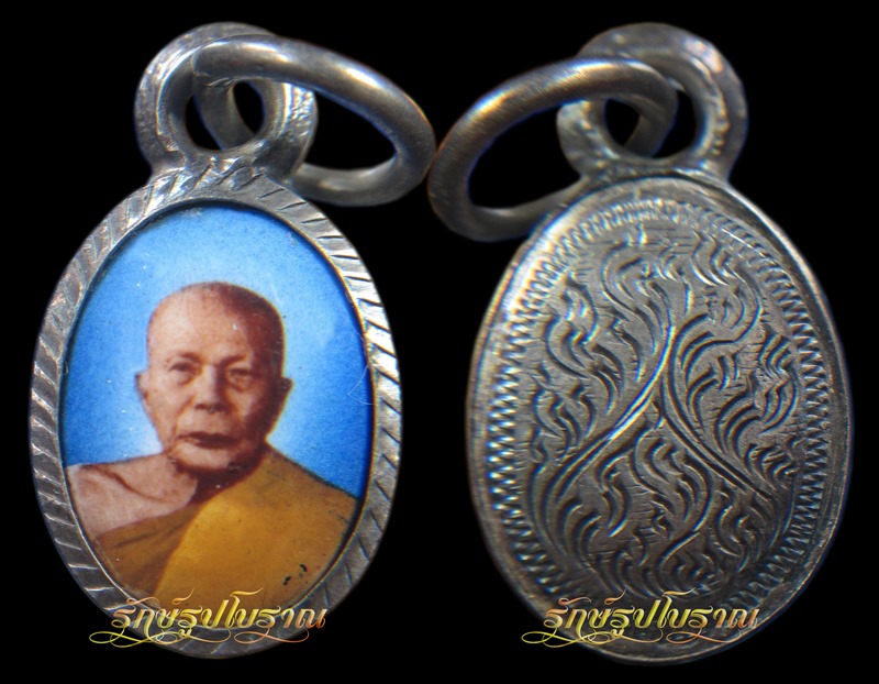 ล็อกเก็ตหลวงพ่อแดง เลี่ยมเงิน