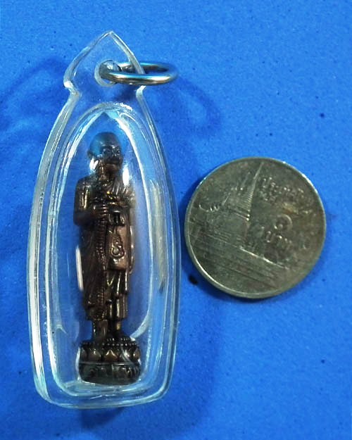 รูปเหมือนยืนหลวงปู่หงษ์ พรหมปัญโญ  เนื้อทองแดง