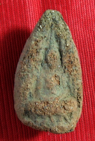 พระซุ้มทอง เนื้อดิน กรุวัดกลางทุ่ง จ.อยุธยา พร้อมบัตรดีดีพระให้ครับ 