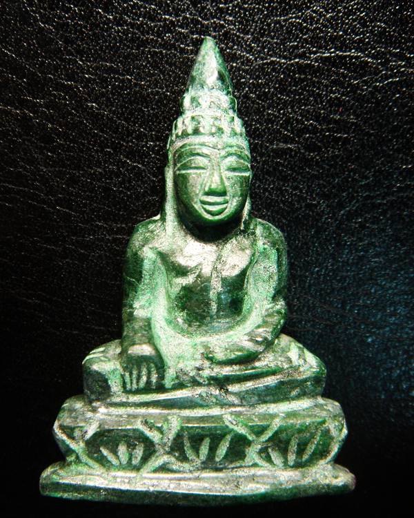 หลวงพ่อทอง วัดเขาตะเครา หินสีเขียวแกะ